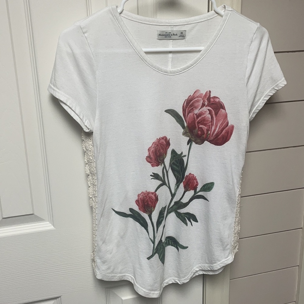 XS - Floral - White - Rose - Tee - Shirt - Top - Abercrombie & Fitch - Lace
